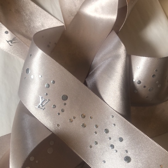 Louis Vuitton empty brown boxes with LV ribbon, LV tissue paper, LV care booklet - Picture 4 of 9